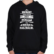PRINTFASHION Van egy őrült húgom és... - Gyerek kapucnis pulóver - Fekete gyerek pulóver, kardigán