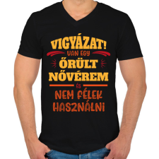 PRINTFASHION Van egy őrült nővérem - Férfi V-nyakú póló - Fekete férfi póló