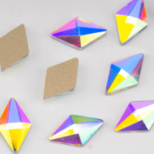 Roniki csiszolt formakő - glass AB - 10db körömdíszítő