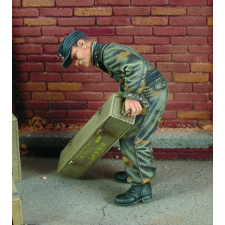  Royal Model King Tiger crewman with Italian Camouflage 1:35 (RM543) makett