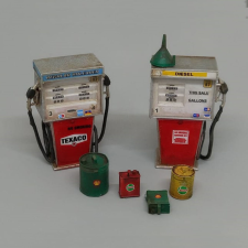  Royal Model Modern gas pumps 1:35 (RM901) makett
