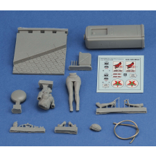  Royal Model Pin-up at the gas pump 1:35 (RM929) makett