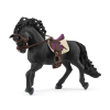 Schleich 42707 Horse Club Tisztavérű spanyol mén figura nyereggel és kantárral (42707)