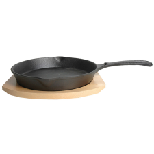  Serpenyő 25,5cm öntöttvas+fa alátét konyhai eszköz