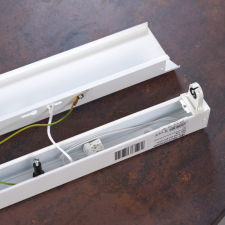 Simotrade Kft. Szabadonsugárzó lámpatest táblavilágításhoz LED fénycsőhöz 1535mm - Simotrade 60268158401 világítás