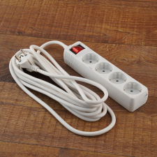 Stilo hálózati elosztó 4db aljzat 5fm vezetékkel, kapcsolóval hosszabbító, elosztó