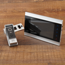 Stilo kaputelefon szett video 7col 4 vezetékes 600TVL esővédővel, 45 fokos kaputelefon