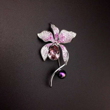 Swarovski Platinával bevont exkluzív virágszál bross áttetsző és rózsaszín Swarovski kristályokkal (0922.) bross