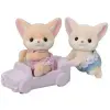 Sylvanian Families Fenek ikrek autóval