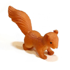  Szaladó mókus, mérete: 6x4 cm dekorációs kellék