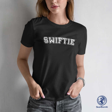 Szupicuccok Taylor Swift - Swiftie női póló Szín: Fekete, Méret: S, Fazon: Standard