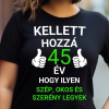 TeeInBlue Kellett hozzá X év hogy ilyen szép legyek - egyedi évszámos és feliratos szülinapi póló Fekete póló / fekete / L