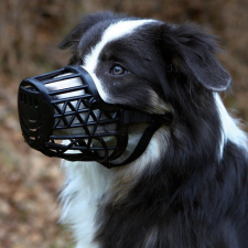  Trixie műanyag szájkosár L-XL - 36cm Fekete színű szájkosár kutyáknak - Puha műanyagból készült állítható szalaggal szájkosár