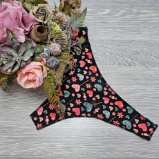Turbó Varrat nélküli TANGA fekete SZÍVECSKE mintás XL