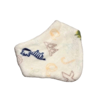 Wikids Wellsoft háromszög babasál - Krém Szafaris 6-12 hó babasapka, sál